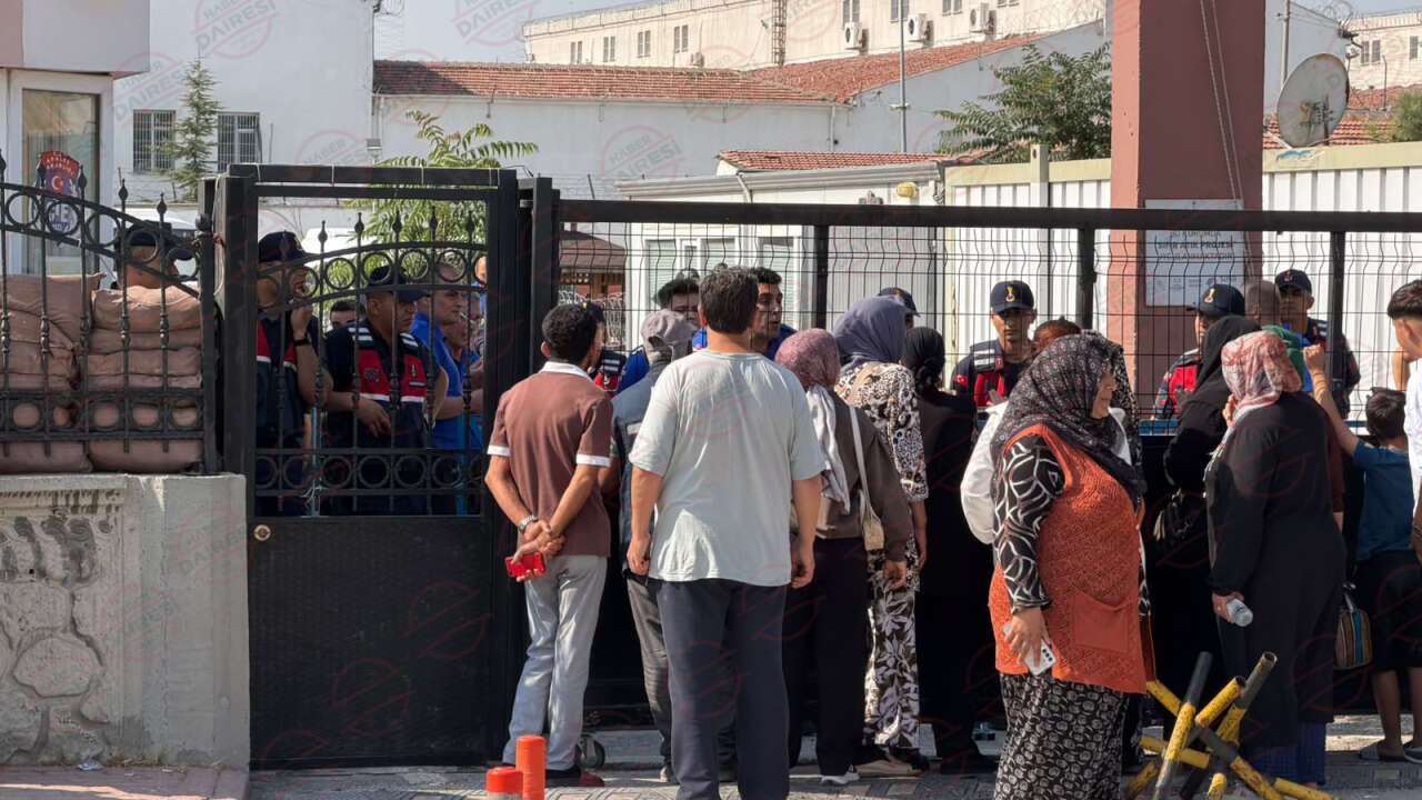 Konya’da cezaevi önünde bekleyiş sürüyor! “İsyan çıktı” iddiası yalanlandı 15